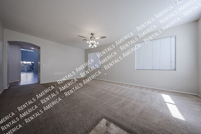 Foto del edificio - 44388 W Oster Dr