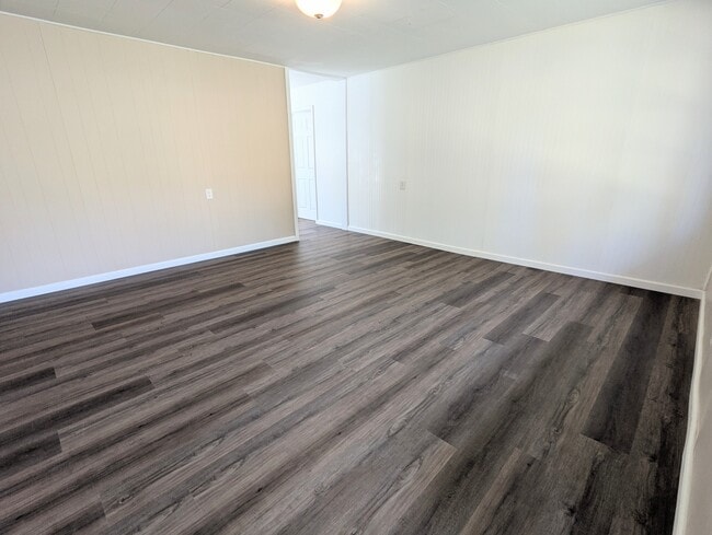 Living - 417 Woodlyn Rd