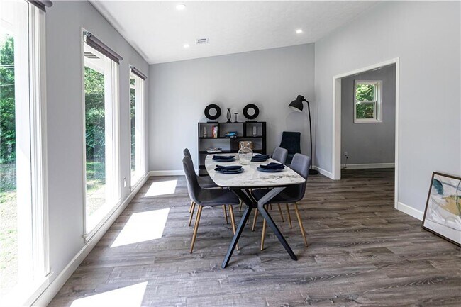Foto del edificio - 986 Bramwell Ln