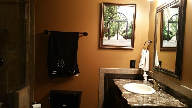 BATH - 1410 Lamont Cir