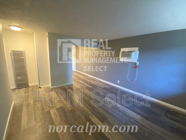 Building Photo - 3715 46th Ave