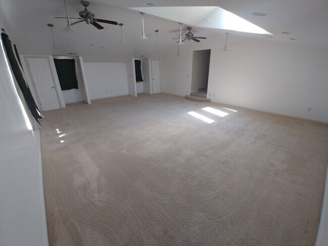 Foto del edificio - 936 Meadowbrook Dr