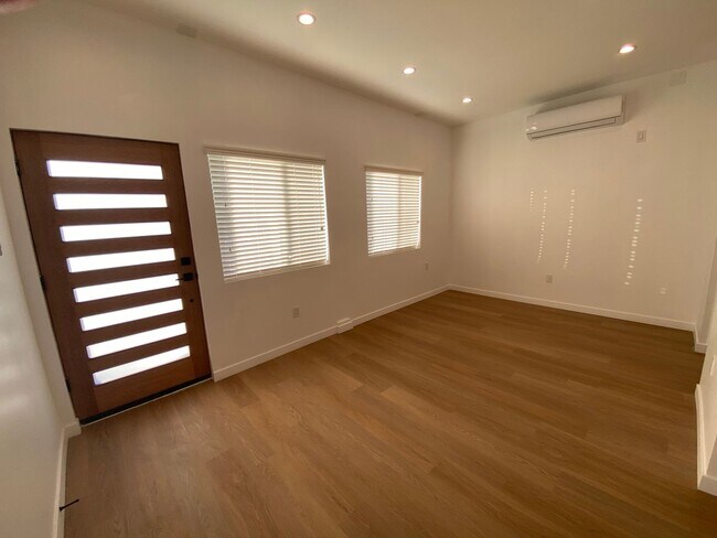 Foto del edificio - 4913 Kester Ave