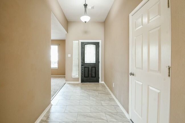 Foto del edificio - 5104 Big Spring Dr