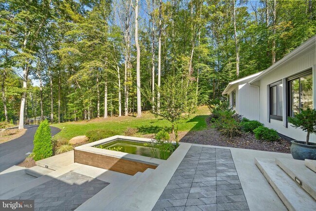 Building Photo - 7511 Willowbrook Rd