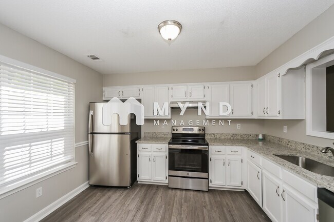 Foto del edificio - 530 Creekwood Cir S