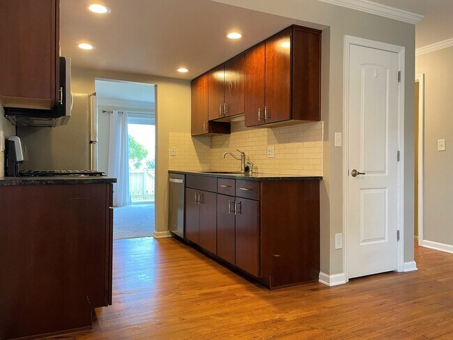 Foto del edificio - 2575 Olde Hill Ct N