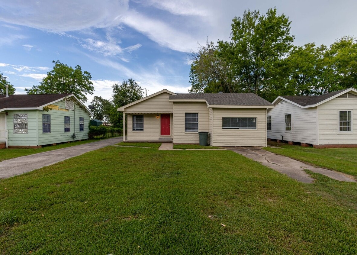 Foto principal - Just Renovated! Close to Hwy 287 Immediate...