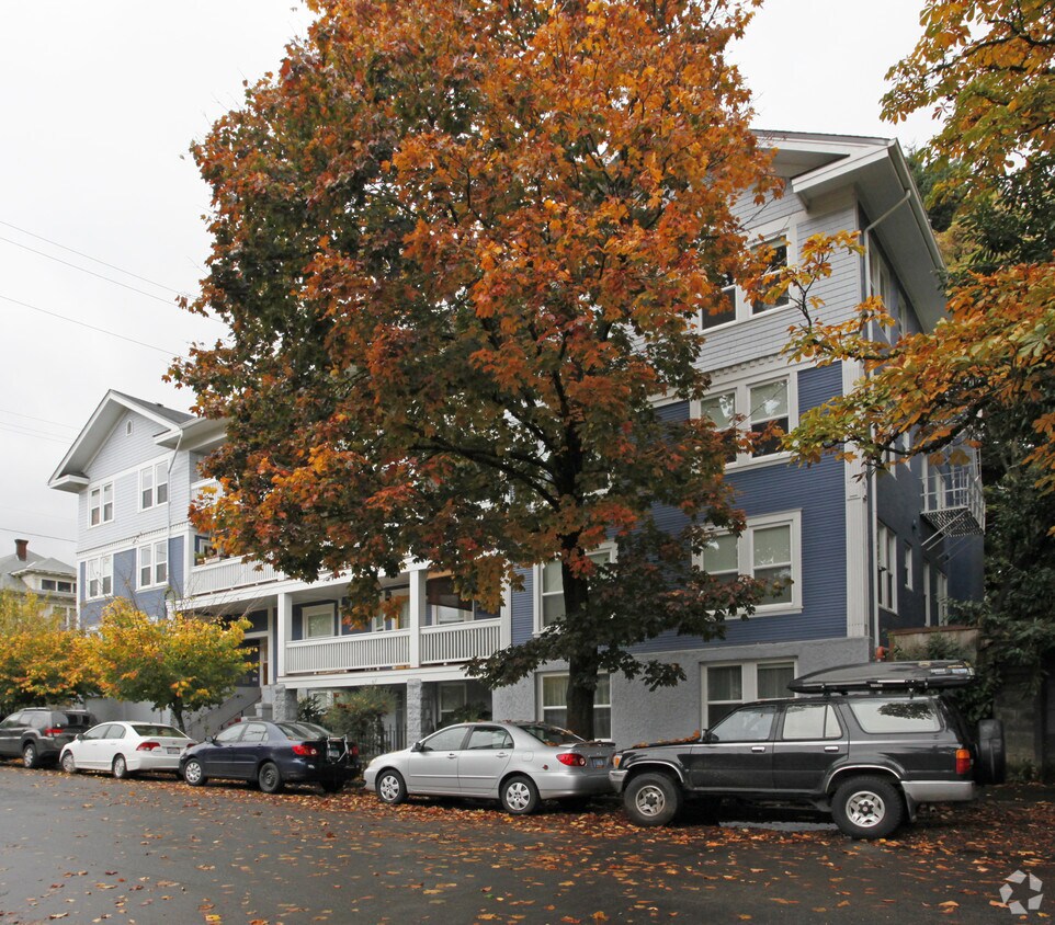 Building Photo - The Claire Apartments