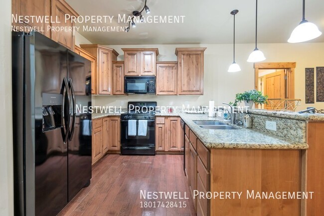 Building Photo - Fantastic Furnished 3-bed Apartment in Par...