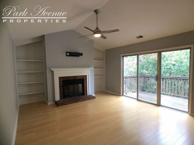 Foto del edificio - 3302 Selwyn Farms Ln