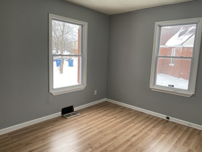 Building Photo - 1025 E 44th Ave
