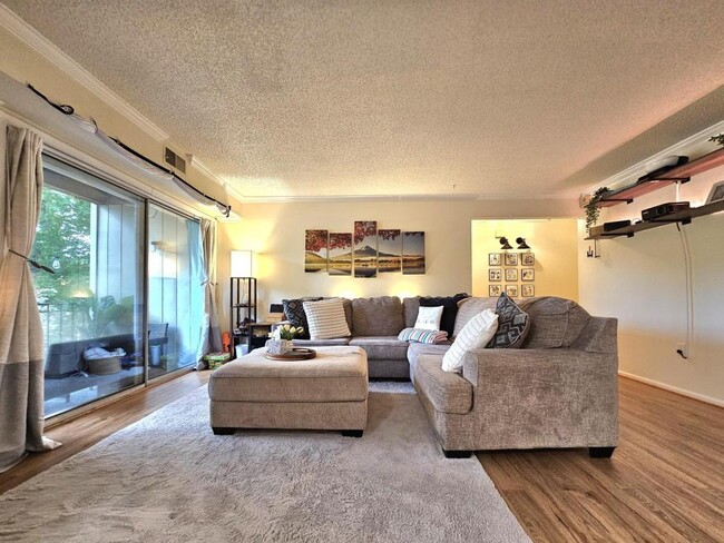 Building Photo - 7758 New Providence Dr