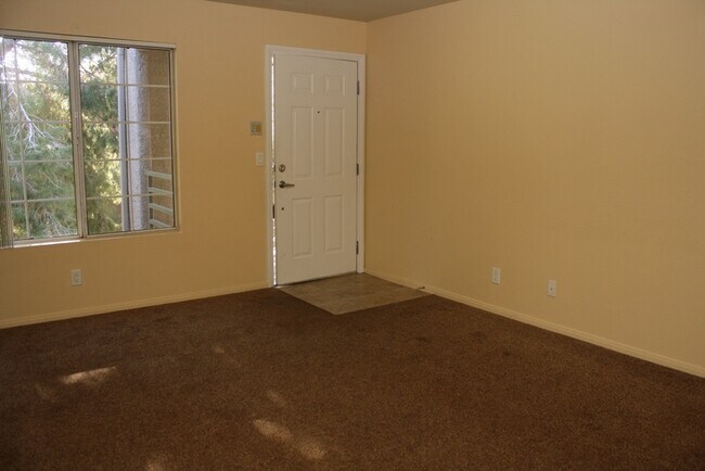 Foto del edificio - Cute & Cozy Condo Close to UNLV
