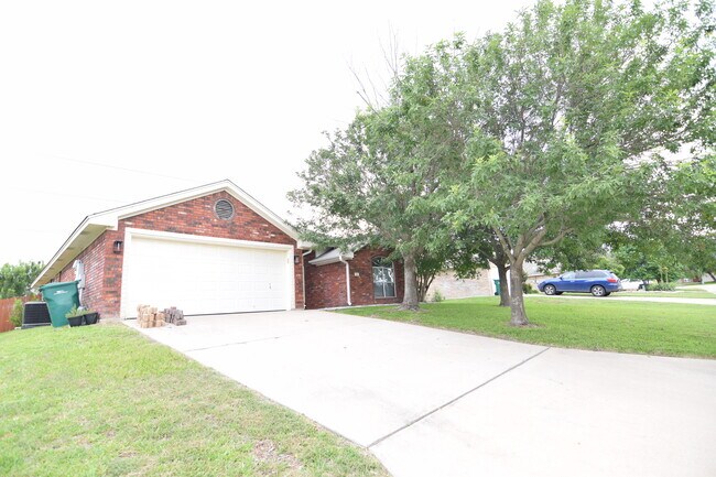 Building Photo - 336 Canoe Dr