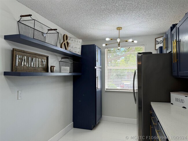 Foto del edificio - 8891 Wiles Rd
