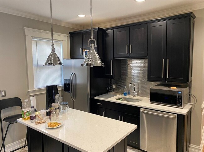 Building Photo - 19 Pleasant St