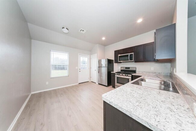 Building Photo - 9601 Evie Dr