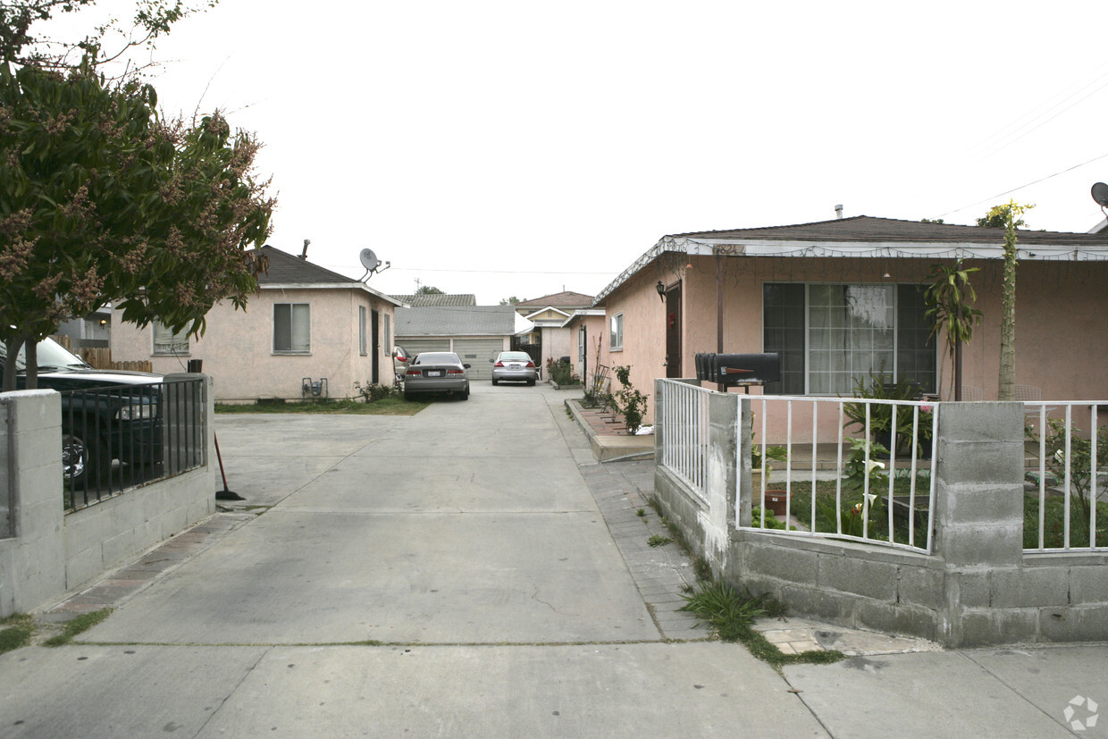 Primary Photo - 17820-17824 1/2 Downey Av
