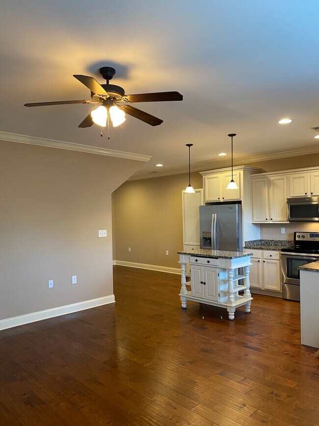Building Photo - 109 Belle Chase Way NE