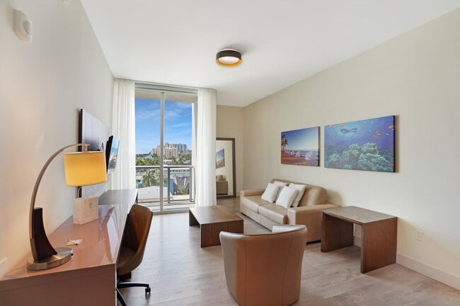 Building Photo - 209 N Ocean Dr