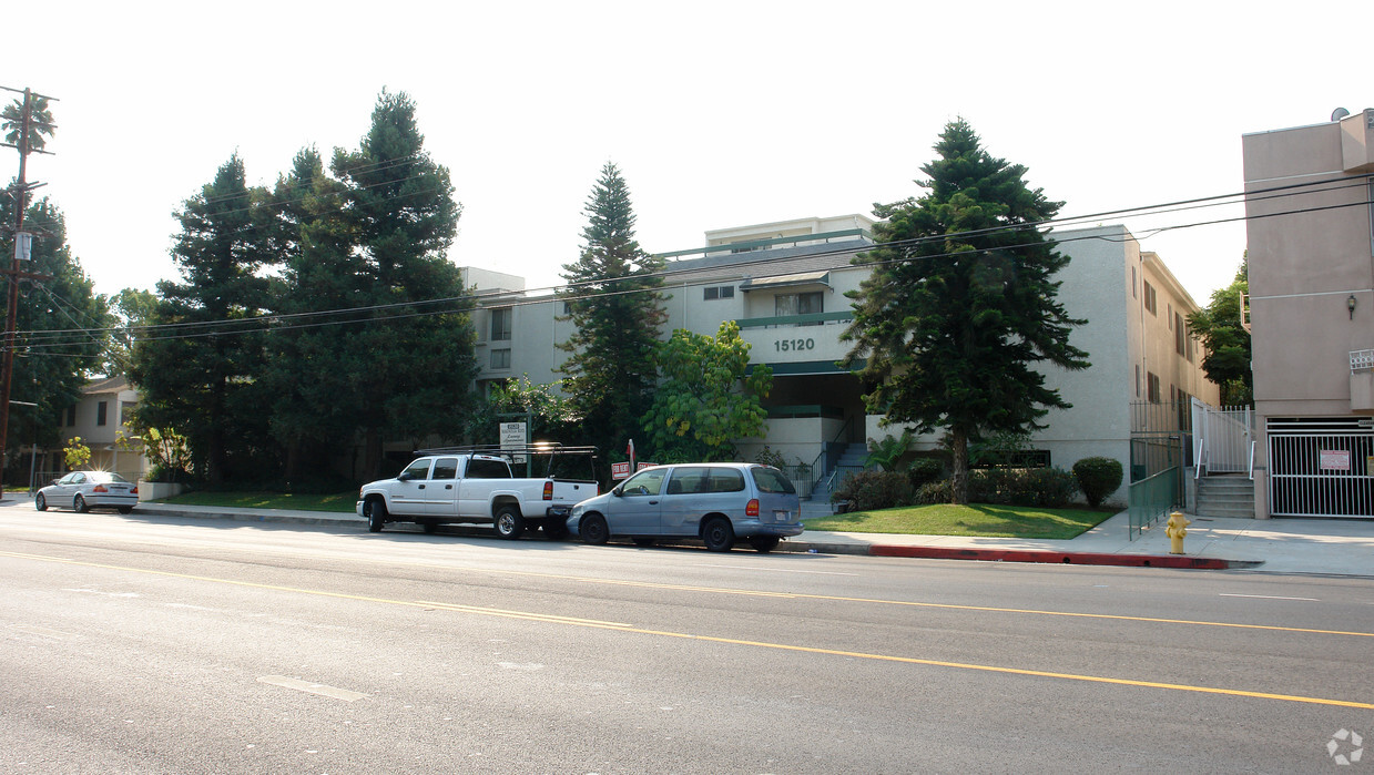 Foto del edificio - 15120 Magnolia Blvd