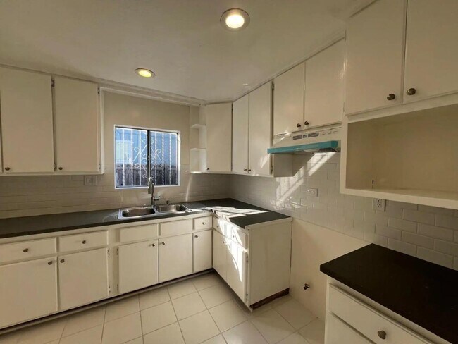 Foto del edificio - 1110 W 92nd St