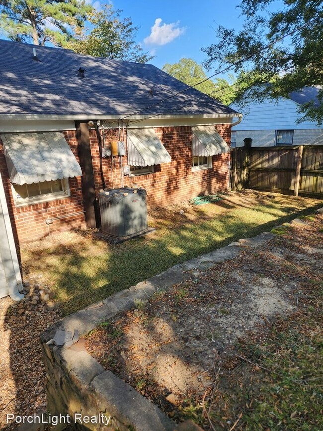 Building Photo - 3 br, 2 bath House - 4723 Lakeshore Drive