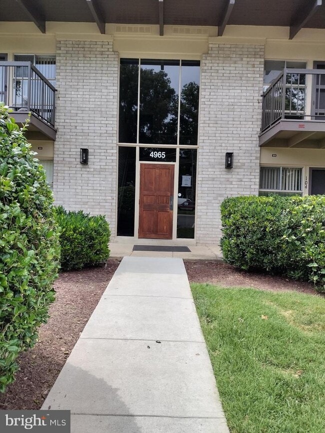 Building Photo - 4965 Americana Dr