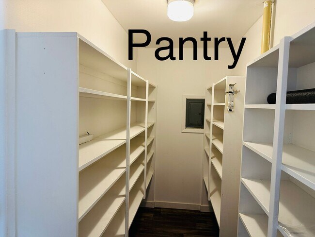 Foto del edificio - 4 bedroom, 1 bath. Pets Ok, Remodeled in 2...