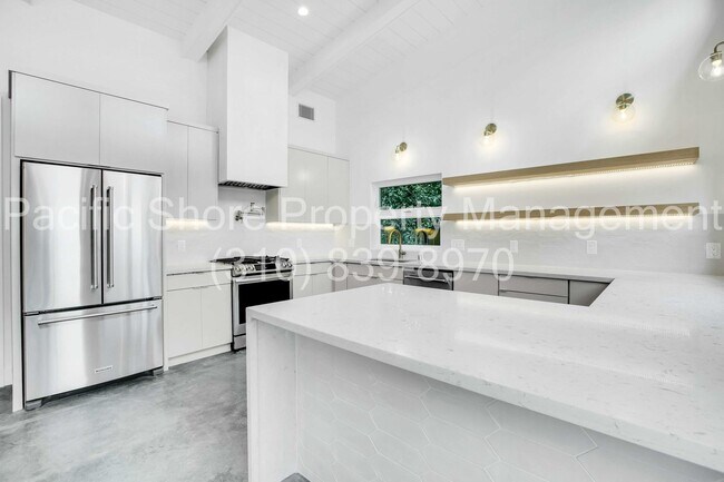 Foto del edificio - 2721 Burkshire Ave