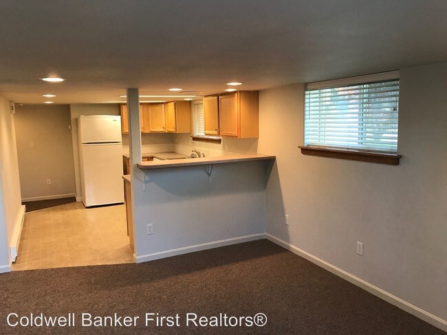 Building Photo - 2 br, 1 bath House - 336 1/2 N. Division