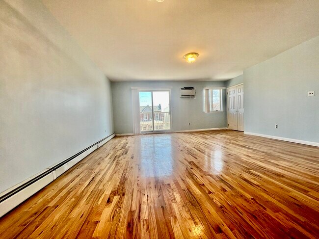 Foto del edificio - 136 Bay 7th St