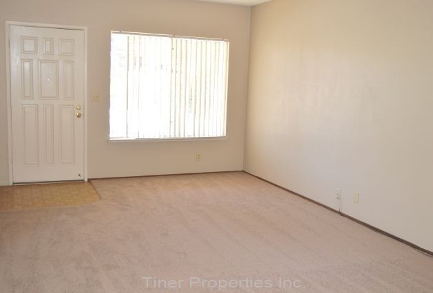 Foto del edificio - Large two bedroom duplex with great yard!