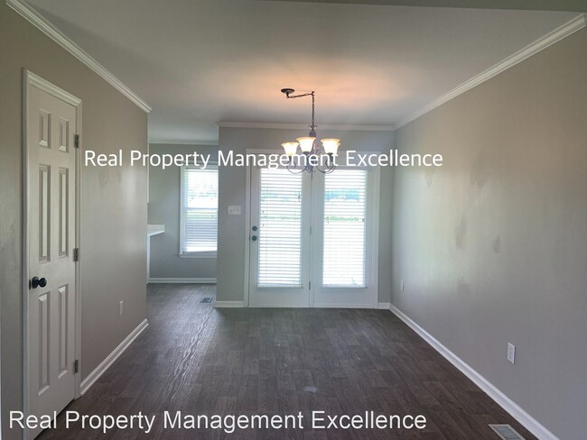 Foto del edificio - 3 br, 2 bath House - 55 Lisa Dr.