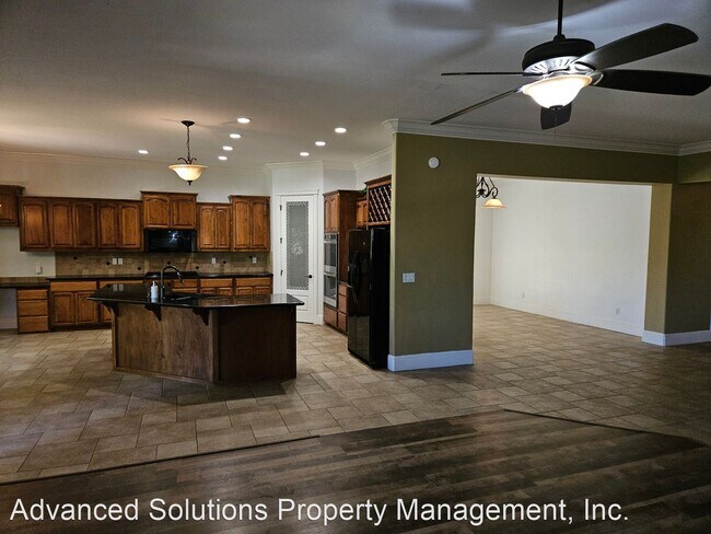 Foto del edificio - 4 br, 3 bath House - 780 Woodacre Dr.