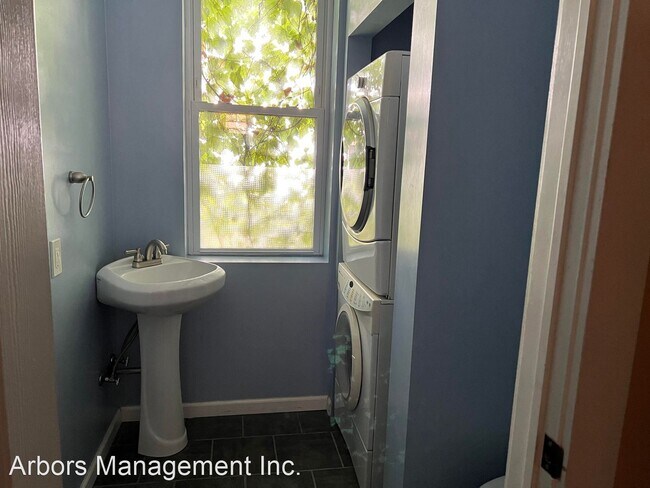 Foto del edificio - 2 br, 1.5 bath House - 115 1/2 44th St