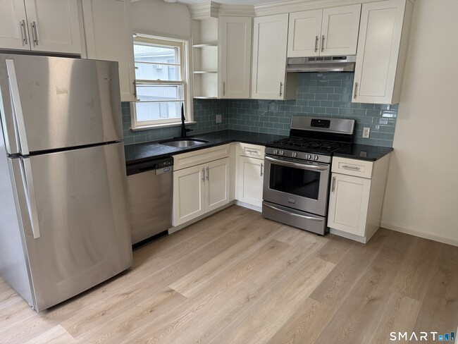 Building Photo - 17 Oenoke Pl
