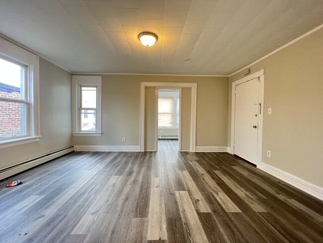 Building Photo - 126 Parker St