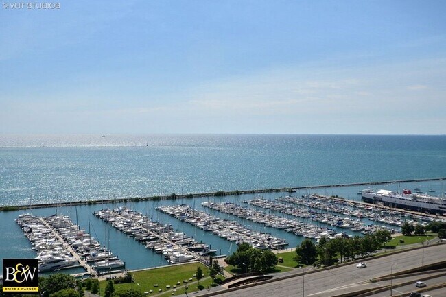 Building Photo - 450 E Waterside Dr