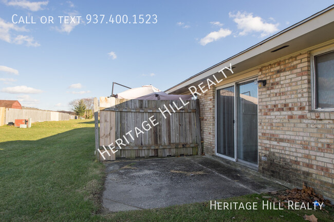 Building Photo - Updated 1 Level 2 Bedroom, 1 Bath Apartmen...
