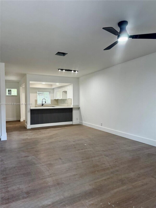 Foto del edificio - 1460 SW 24th Ct