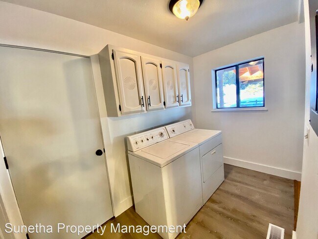 Building Photo - 3 br, 2.5 bath House - 187 W. Golf Place
