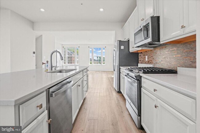 Foto del edificio - 4111 Shirley Rose Ct