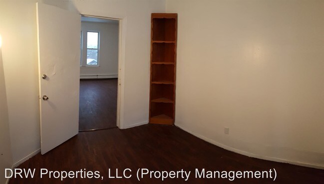 Building Photo - 103 Walnut St