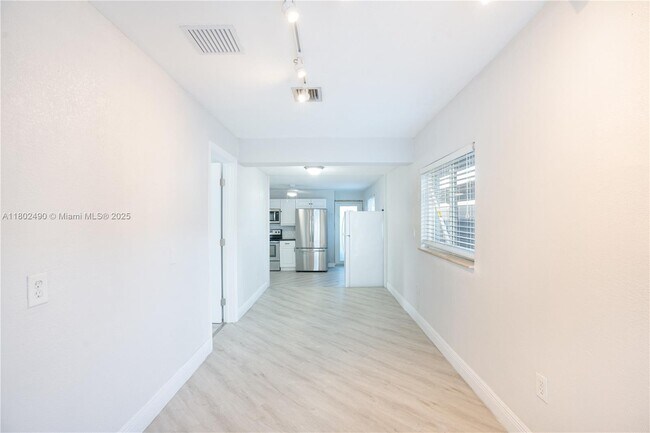 Foto del edificio - 6695 SW 28th St
