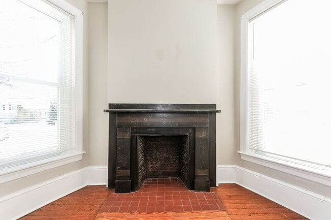 Building Photo - 1003 W Main St