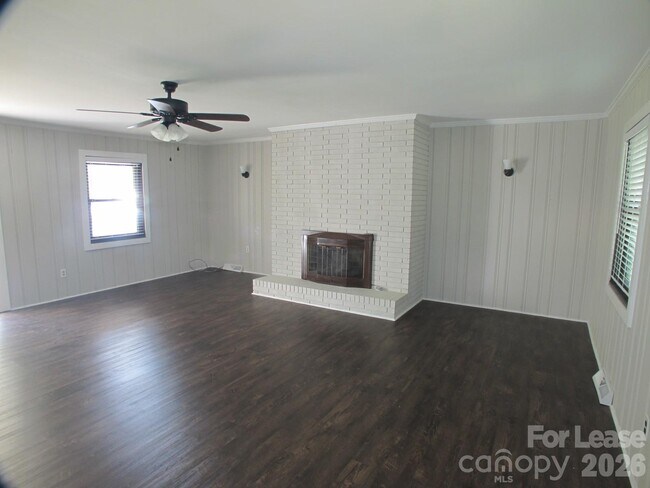 Foto del edificio - 6561 Morehead Rd