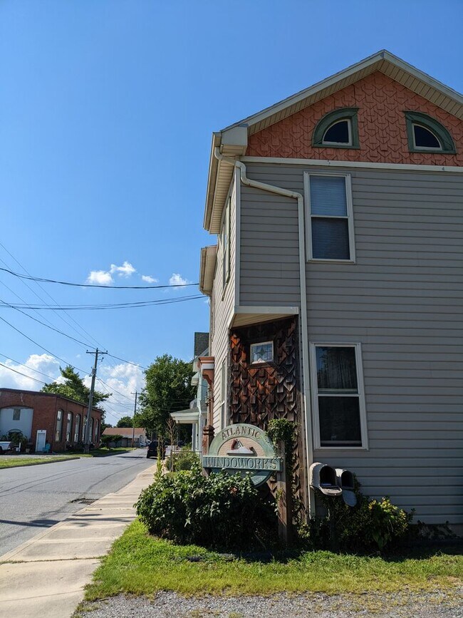 Foto del edificio - 206 N Railroad Ave