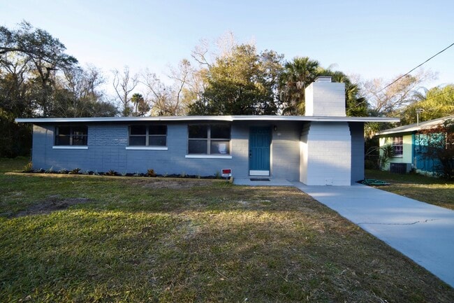 Building Photo - 113 Astor St